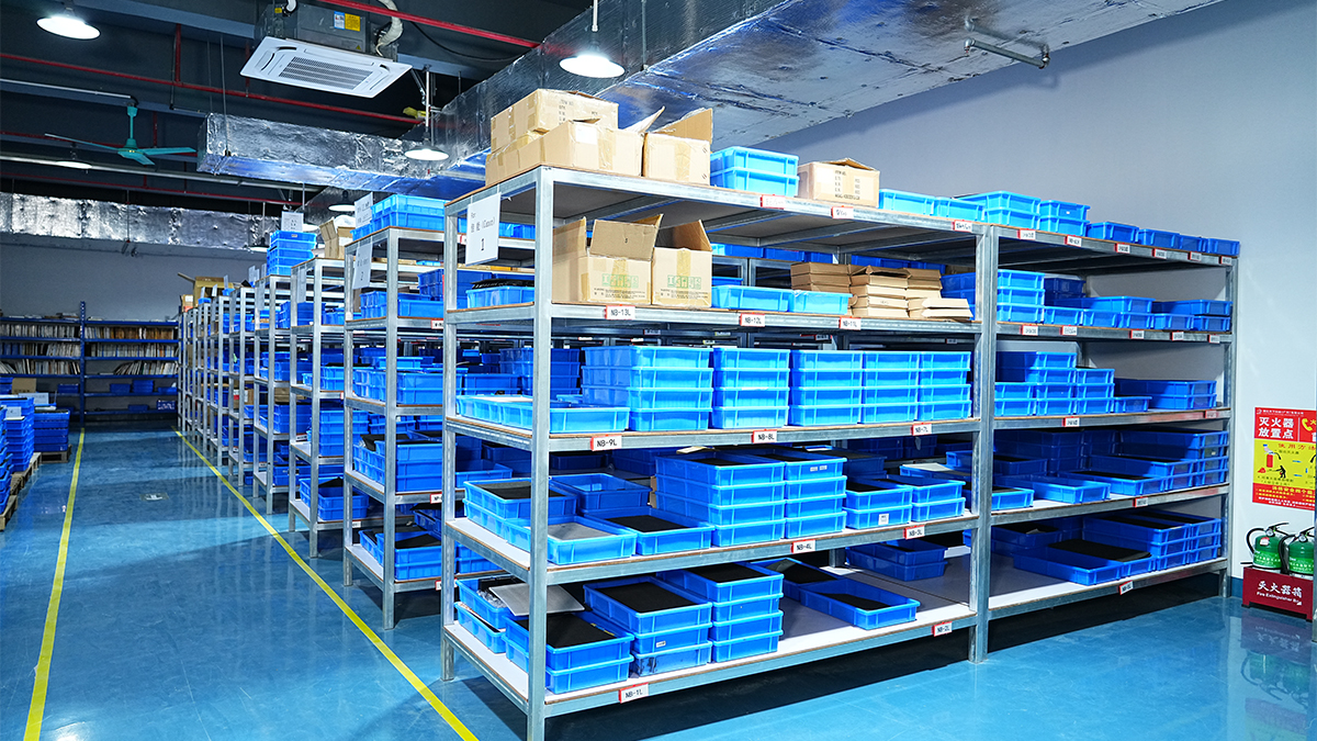 Battery pack assembly workshop producing robot vacuum batteries
